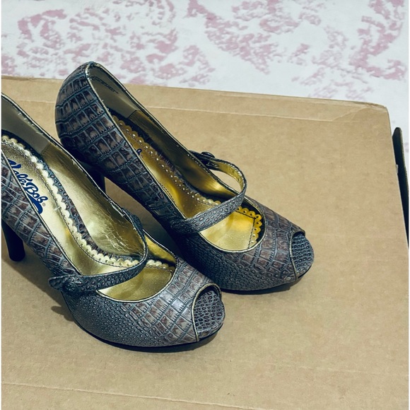 Hale Bob Platform Leather Heels - size 7 EUC - Picture 2 of 10